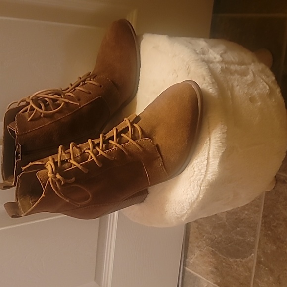 Jessica Simpson Cognac Ankle Boots - Picture 1 of 3